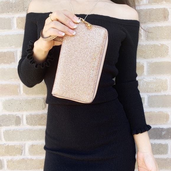 Gaby’sBags- Michael Kors rose gold wallet - Picture 3 of 8